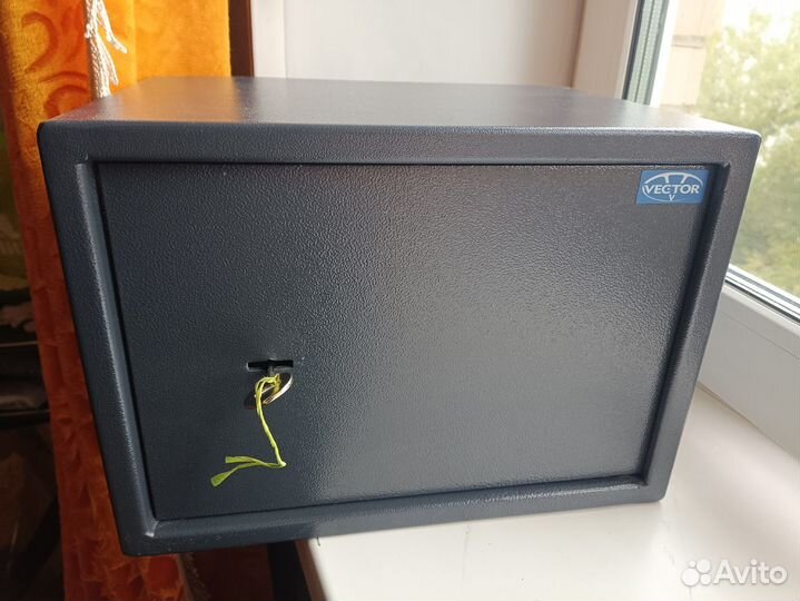 Сейф металлический 