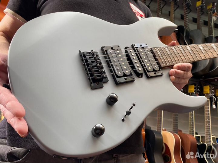 Электрогитара форма ibanez