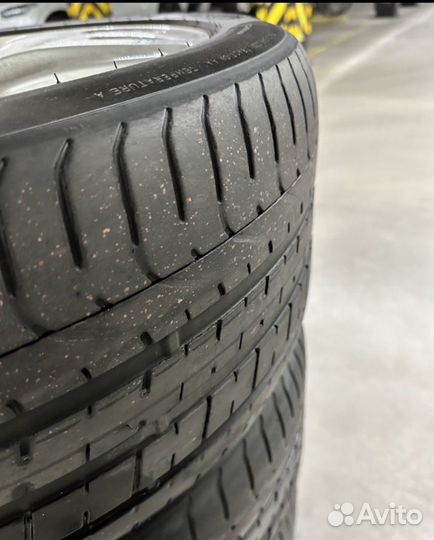 Pirelli P Zero 285/35 R18