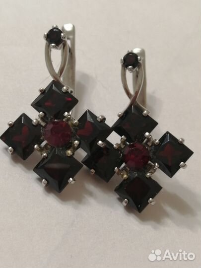 Серебряные серьги с гранатом