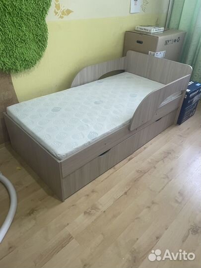 Детская кроватка
