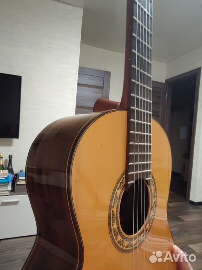 Классическая мастеровая гитара