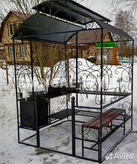 Мангал с крышей
