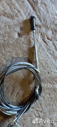 Тросик бензобака,багажника Kia Rio3