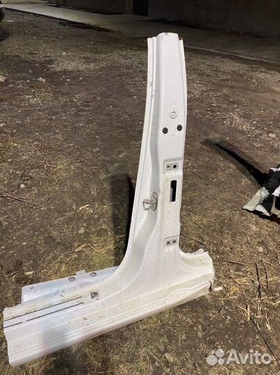 Стойка кузова центральная Skoda Rapid