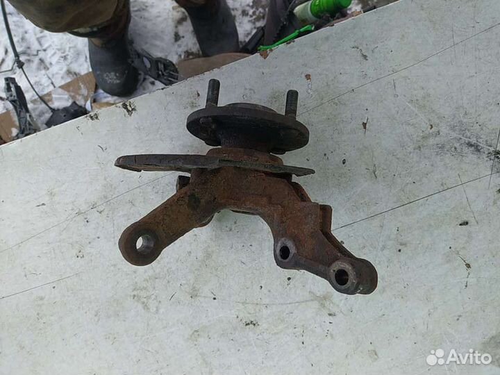 Кулак пер-лев Nissan Almera Classic B10 06-12