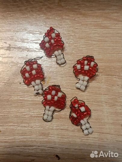 Фигурки и украшения из бисера