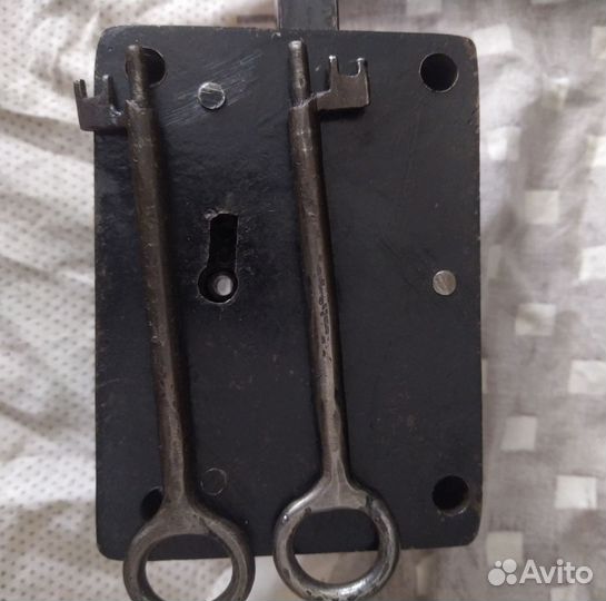 Замок гаражный накладной