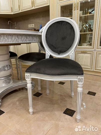 Комплект стол и стулья.Оплата при получении