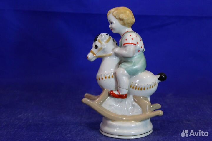 Фарфор статуэтка Всадник девочка мальчик на коне