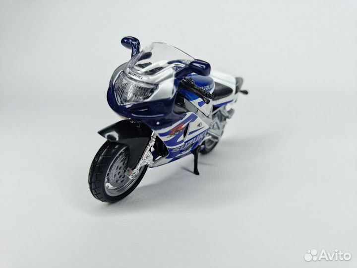 Модель Мотоцикла Suzuki GSX R750