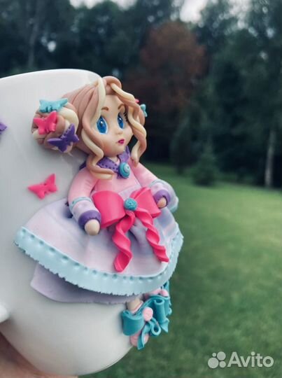 Кружка с декором из полимерной глины