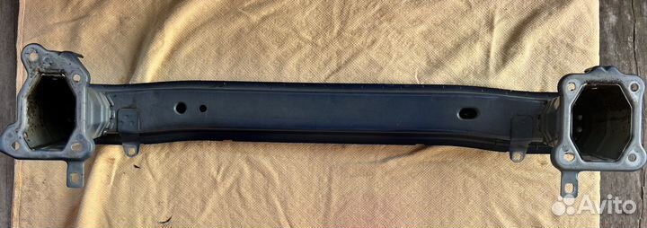 Усилитель бампера volvo c30