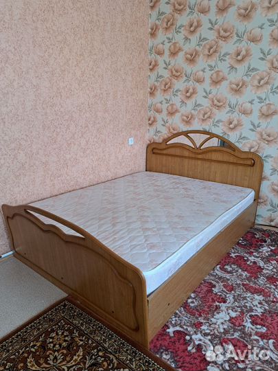 Кровать двухспальная 140 200 бу