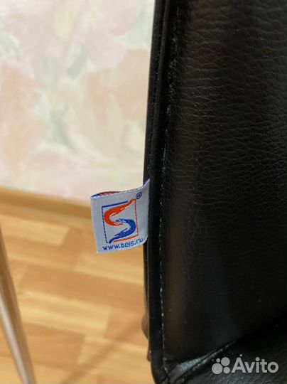 Офисный стул черный