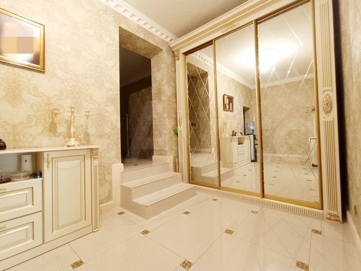 4-к. квартира, 100 м², 1/3 эт.