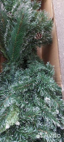 Ель искусственная заснеженная с шишками