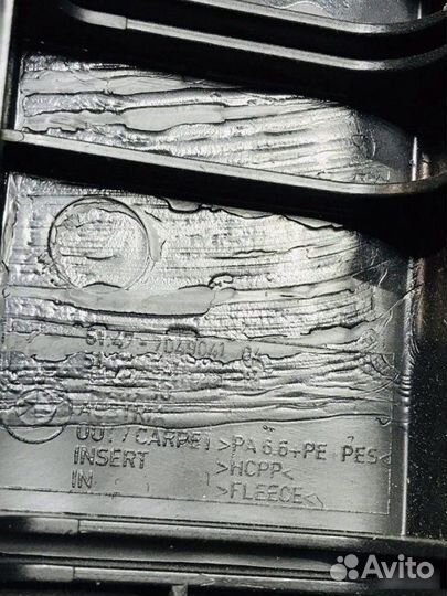 Обшивка багажного отделения правая Bmw X3 E83