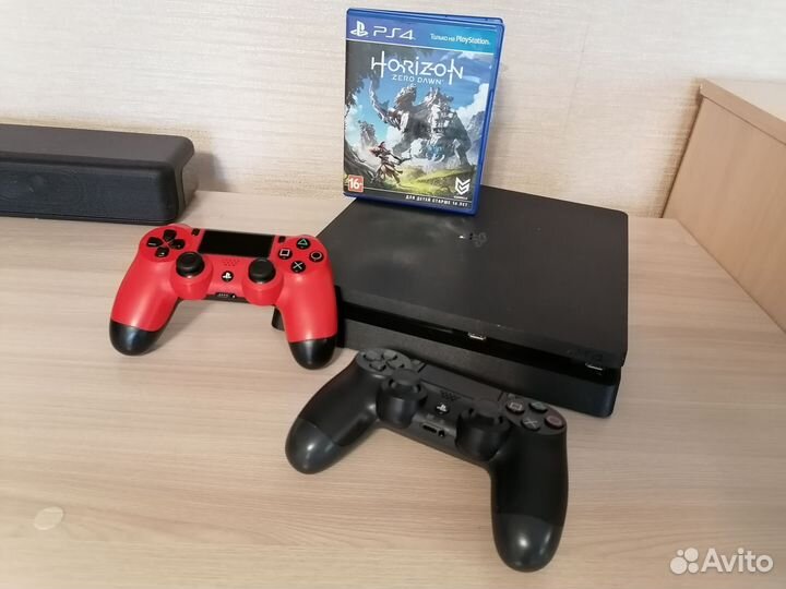 PS4 Slim 1Tb +2джоя, игры