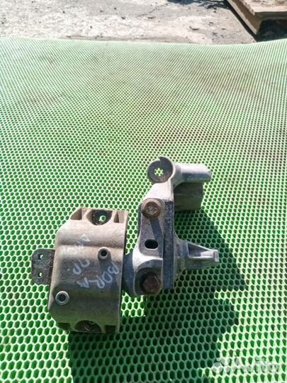 Опора двигателя правая Volkswagen Bora