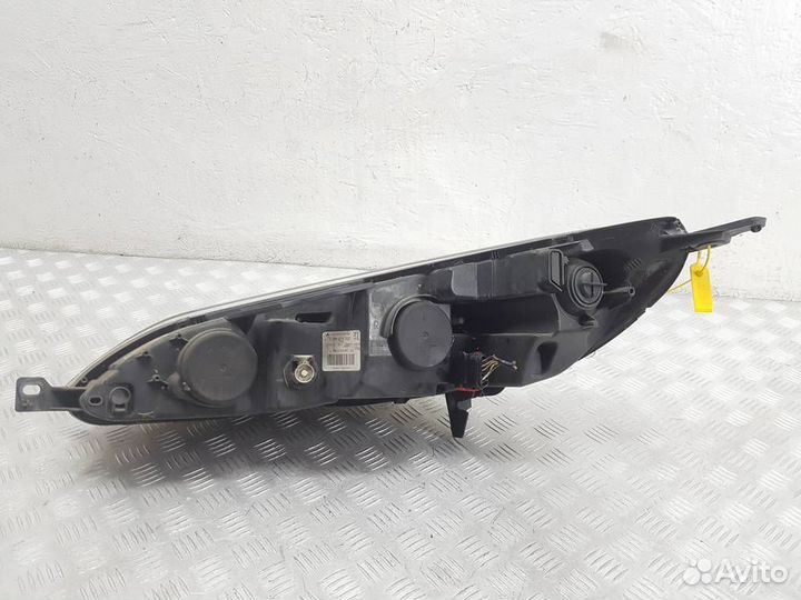 9660235980 Фара правая Peugeot 407
