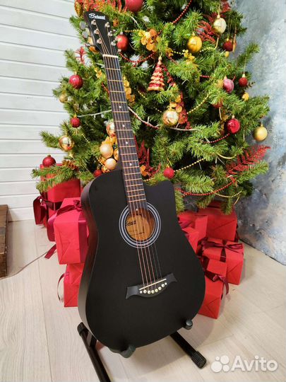 Акустическая гитара с комплектом