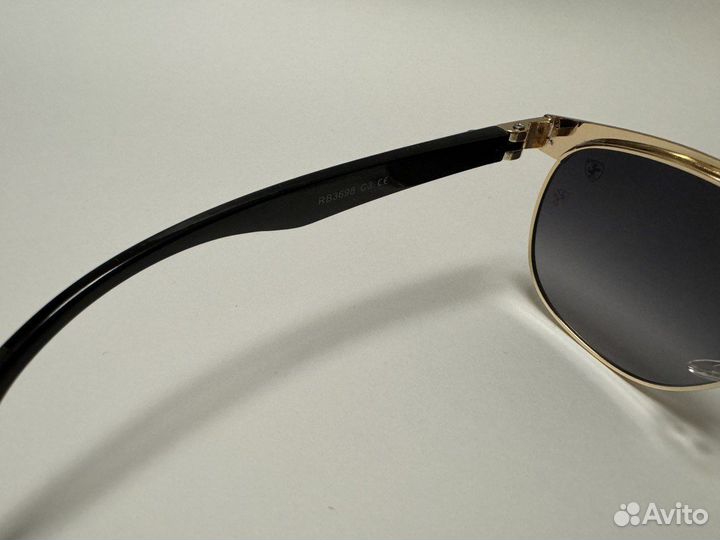 Солнцезащитные очки Ray ban