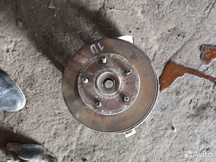 Кулак поворотный левый Toyota Estima Lucida