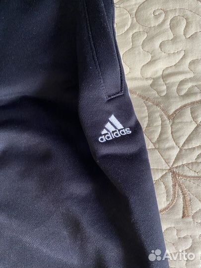 Широкие штаны adidas