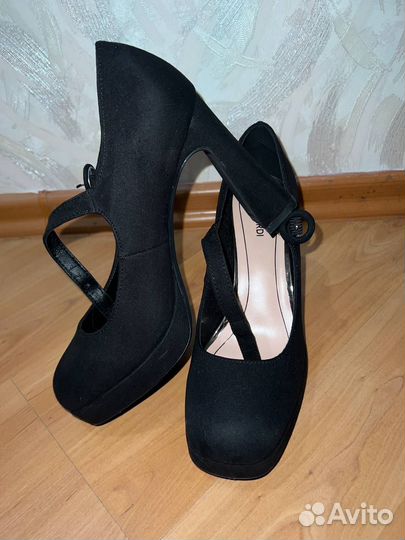 Отдам женскую обувь