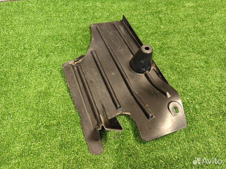 Защита днища кузова задняя правая Ford Focus 2