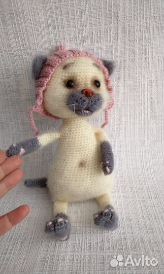 Вязаные игрушки ручной работы котенок