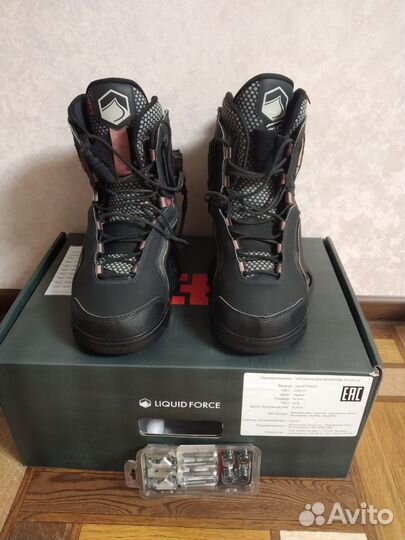 Крепления для вейкборда