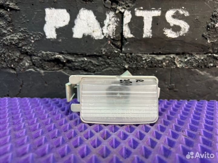 Подсветка багажника правая Nissan Leaf AZE0-061302