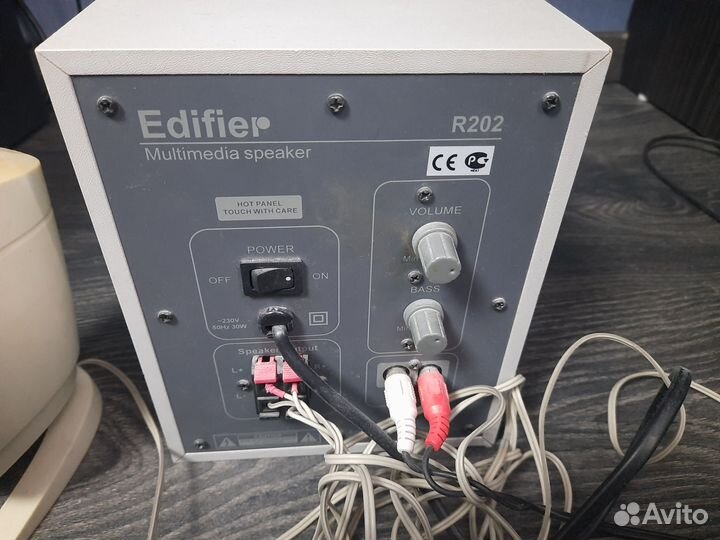 Сабвуфер и колонки Edifier