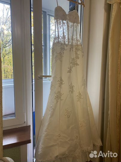 Свадебное платье со шлейфом 42-46