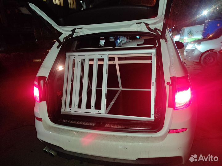 Клетка / будка для собаки в машину