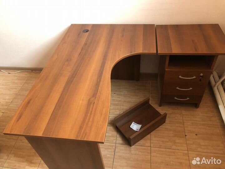 Компьютерный стол