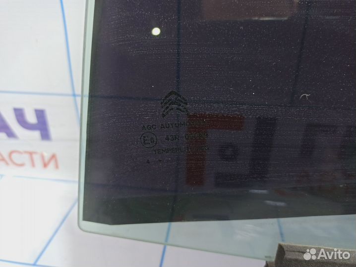 Стекло двери задней левой Citroen C 4 9801592580
