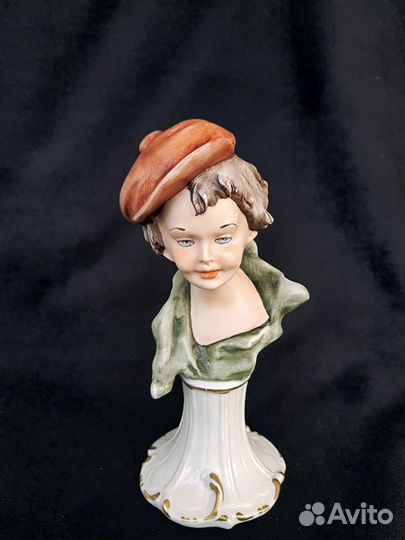 Статуэтка работы Nico Venzo, Capodomonte, 14.5 см