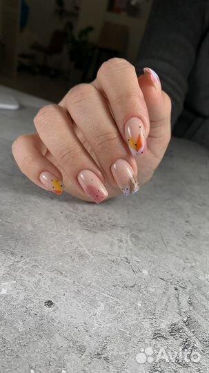 Модель на маникюр с покрытием гель лак