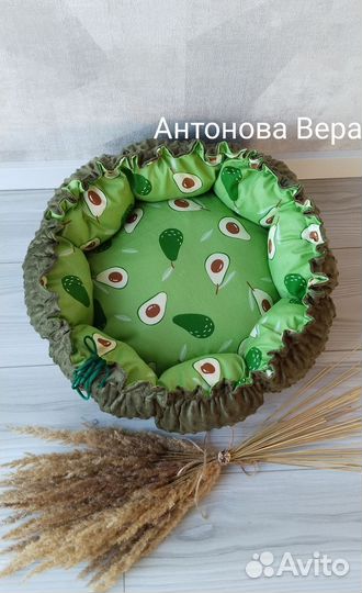 Различные лежаки для собак и кошек