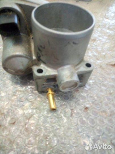 Дросельная заслонка Renault Fluence F4R 2010