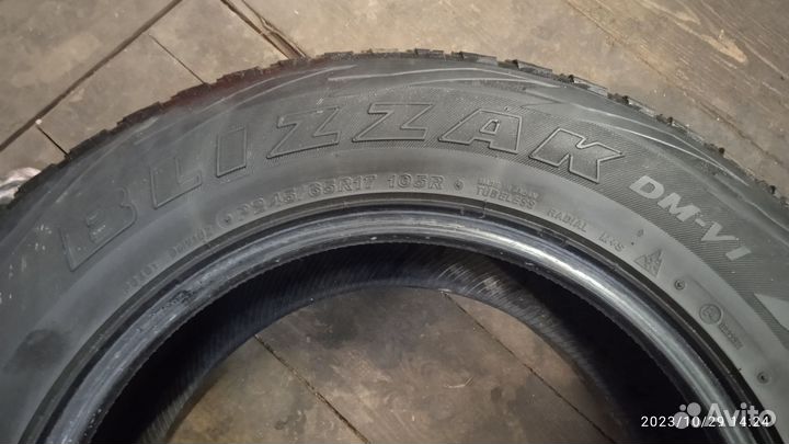 Bridgestone Blizzak DM-V1 245/65 R17 105R