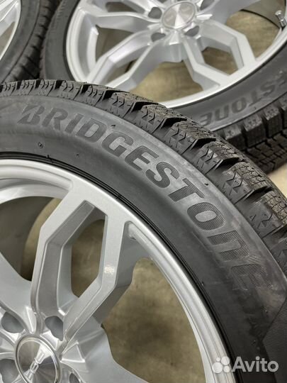 Bridgestone Blizzak VRX2 245/45 R18 100Q