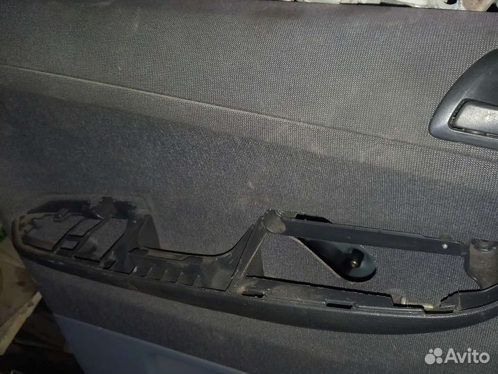 Обшивка двери передней левой Шкода Фабия 1