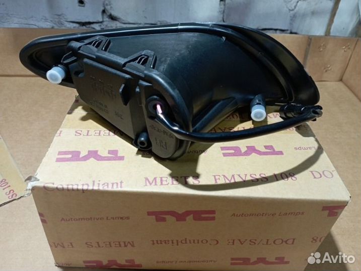 Фара противотуманная птф правая Chrysler 300M