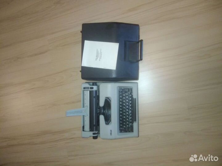 Электромеханическая пишущая машинка 