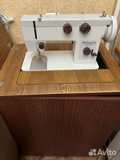 Швейная машина Чайка 143