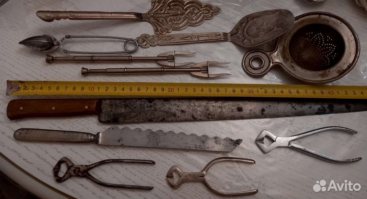 Старинные ножи,щипцы, ситечки, лопаточки